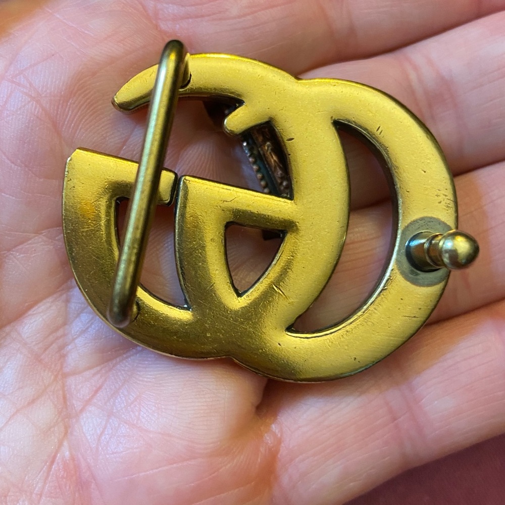 Gucci Double G Belt Buckle in Aged Gold Tone - Picture 2 of 2